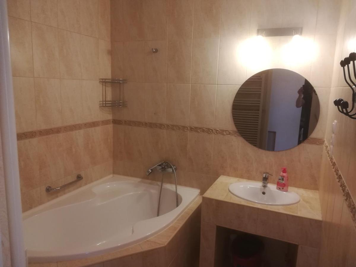 Family House Villa Eger Ngoại thất bức ảnh